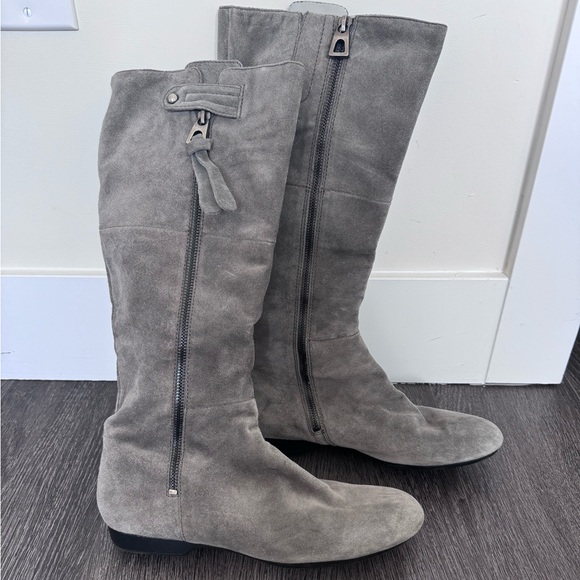 Enzo Angiolini Grey Suede Flat Boots - Size 8.5 - Picture 3 of 6